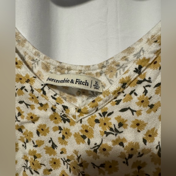 Abercrombie & Fitch XL adjustable strap tank top - Picture 2 of 3